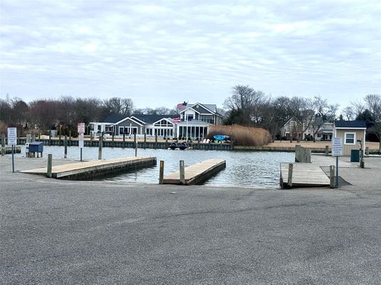 Exterior, Lake