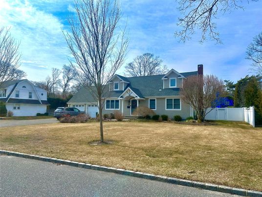 Attached, Exterior, Facade, Cape Cod