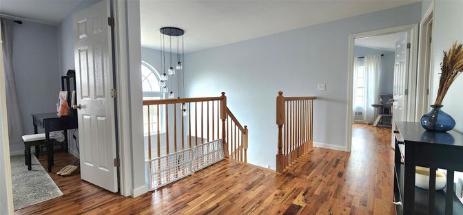 Interior, Pendant Lights, Wood Texture Flooring