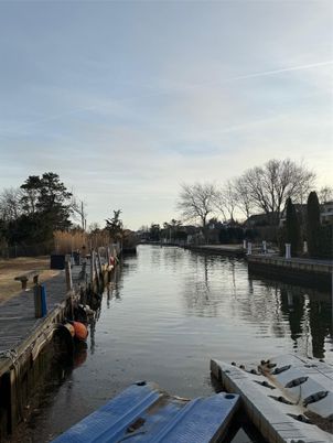 Exterior, Lake