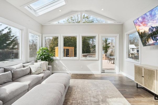 Interior, Living room, Recessed Lighting, Sun Room, Wood Texture Flooring