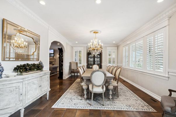 Chandelier, Dining room, Interior, Recessed Lighting, Wood Texture Flooring