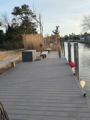 Exterior, Lake