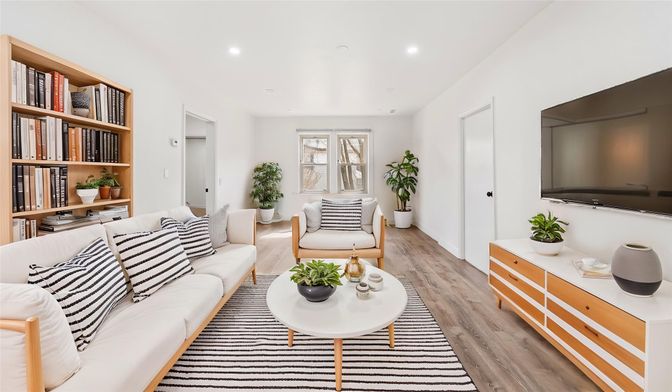 Interior, Living room, Recessed Lighting, Wood Texture Flooring