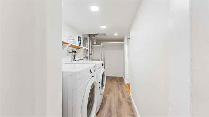 Interior, Recessed Lighting, Washer, Wood Texture Flooring