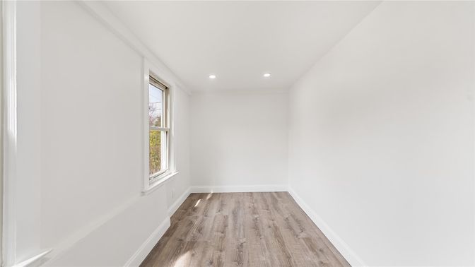 Empty room, Interior, Recessed Lighting, Wood Texture Flooring