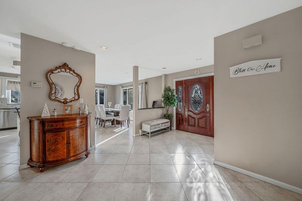 Dining room, Interior, Recessed Lighting