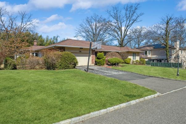 Attached, Exterior, Facade, Brick Facade, Ranch