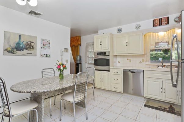Dining room, Interior, Kitchen, Stainless Steel Appliances