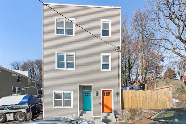 Exterior, Facade, Rowhouse