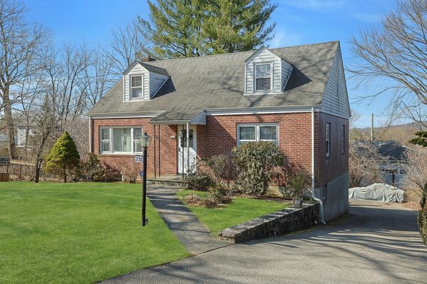Exterior, Facade, Brick Facade, Cape Cod