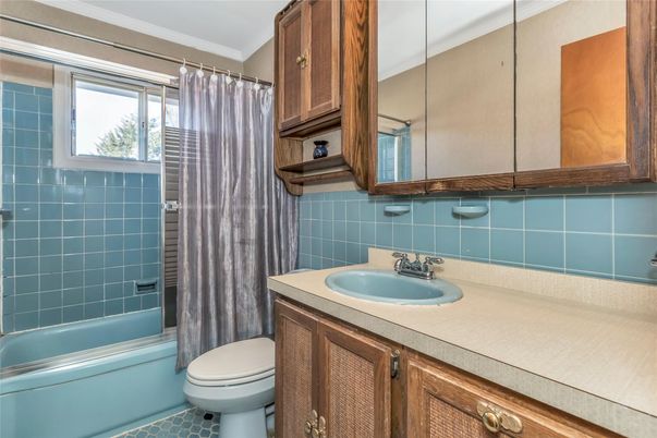 Bathroom, Interior, Tile Countertops