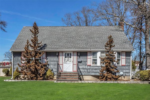 Exterior, Facade, Cape Cod
