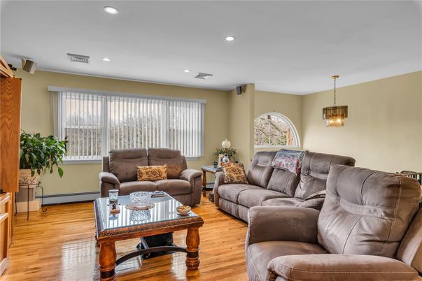 Interior, Living room, Pendant Lights, Recessed Lighting, Wood Texture Flooring