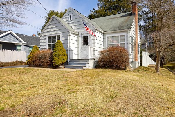 Exterior, Facade, Cape Cod