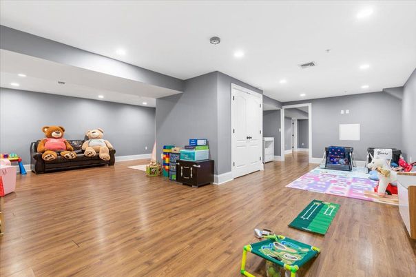Interior, Recessed Lighting, Wood Texture Flooring