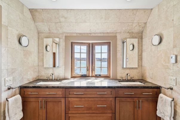 Bathroom, Dual Sink Vanities, Interior, Recessed Lighting