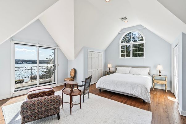 Bedroom, Interior, Recessed Lighting, Water, Wood Texture Flooring
