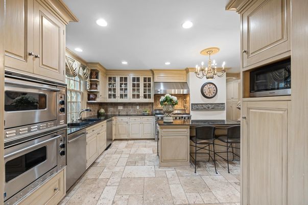 Chandelier, Interior, Kitchen, Recessed Lighting, Stainless Steel Appliances