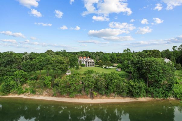 Exterior, Lake