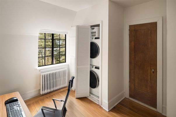 Interior, Utility Closets, Washer, Wood Texture Flooring