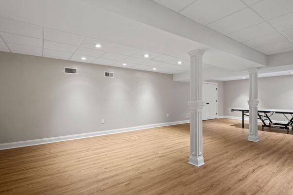 Empty room, Interior, Recessed Lighting, Wood Texture Flooring