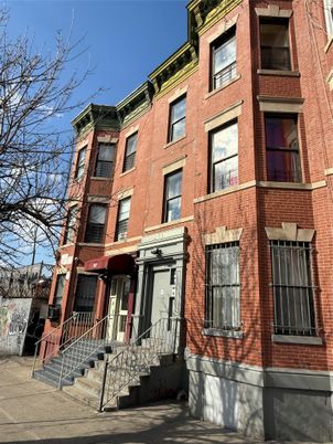 Exterior, Facade, Brick Facade, Rowhouse
