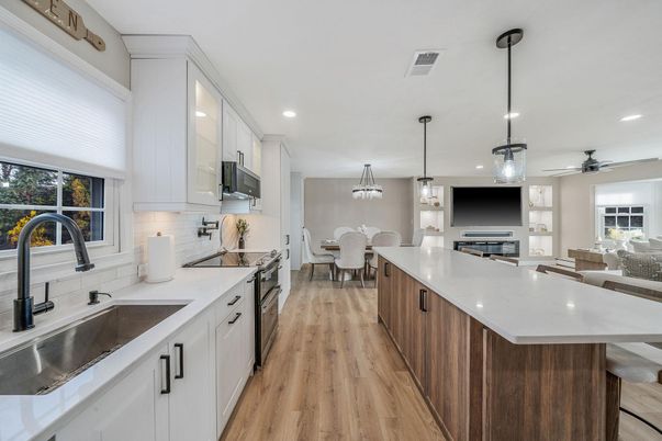 Chandelier, Dining room, Interior, Kitchen, Pendant Lights, Recessed Lighting, Stainless Steel Appliances, Wood Texture Flooring