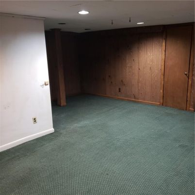 Empty room, Interior, Recessed Lighting, Wooden Walls