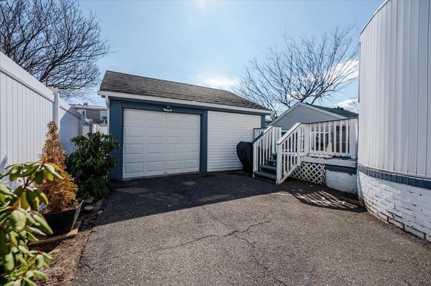 Detached Garage, Exterior