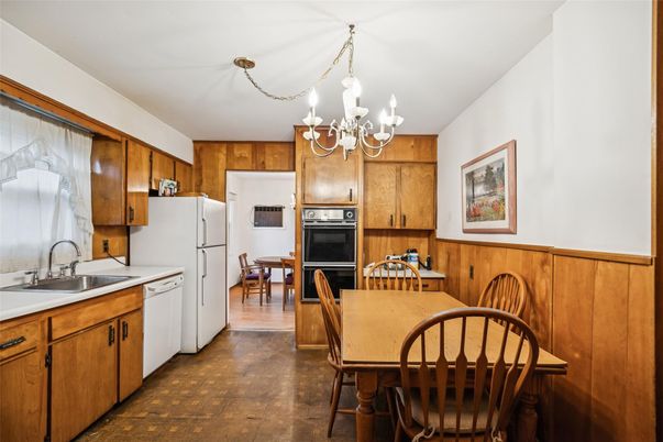 Chandelier, Dining room, Interior, Kitchen, Stainless Steel Appliances, Wood Texture Flooring