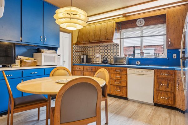 Dining room, Interior, Kitchen, Pendant Lights, Wood Texture Flooring