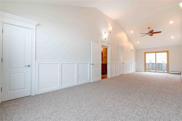 Empty room, Interior, Recessed Lighting