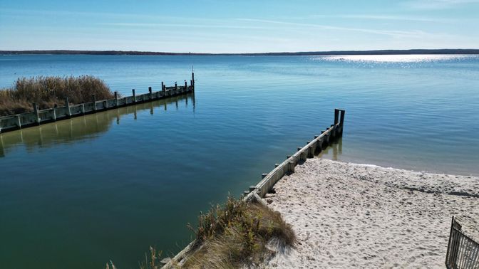 Exterior, Lake