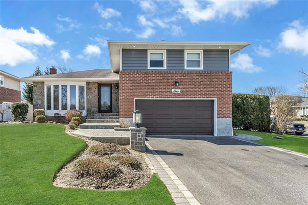Attached, Exterior, Facade, Brick Facade, Split Level