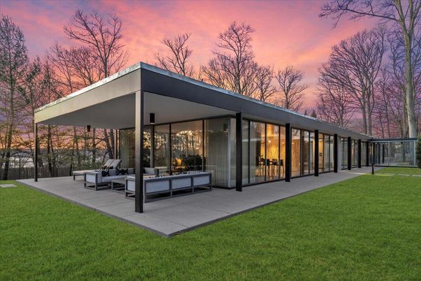 Backyard, Exterior, Facade, Modern