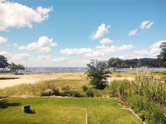 Exterior, Lake