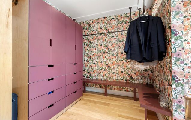 Interior, Walk-in Closets, Wood Texture Flooring