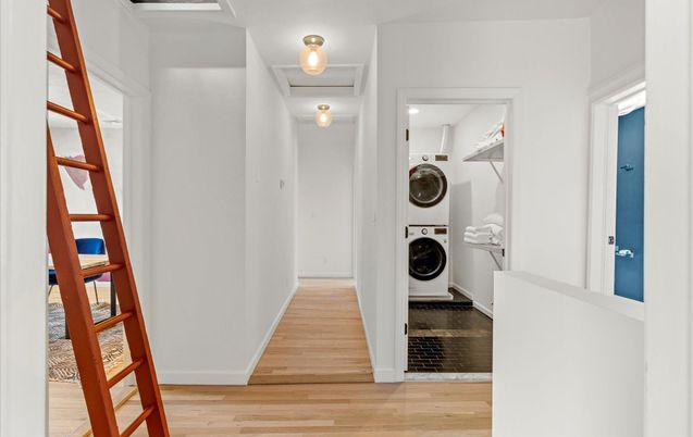 Interior, Utility Closets, Washer, Wood Texture Flooring