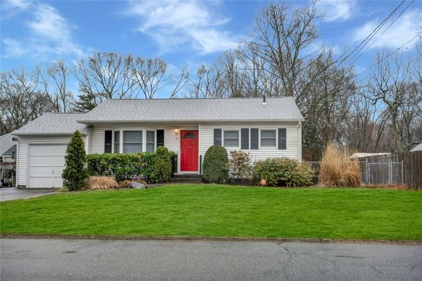 Attached, Exterior, Facade, Cape Cod
