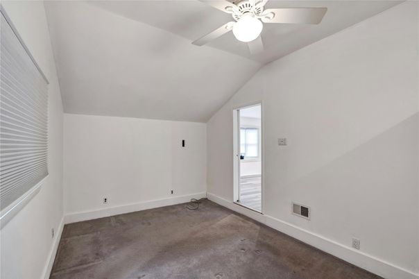 Empty room, Interior
