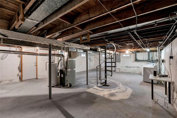 Interior, Washer, Wooden Beams
