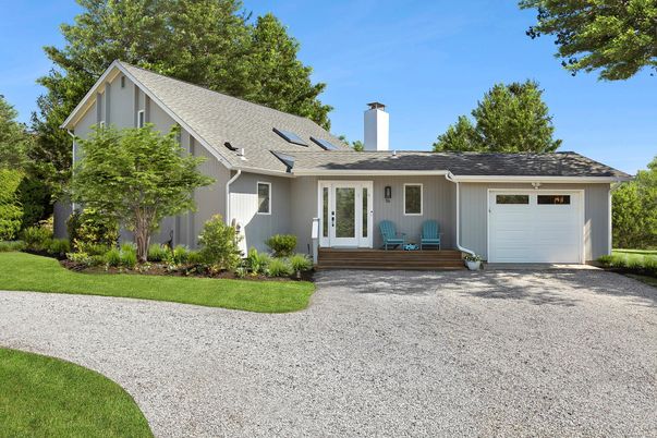 Attached, Exterior, Facade, Ranch