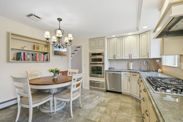 Chandelier, Dining room, Interior, Kitchen, Recessed Lighting, Stainless Steel Appliances