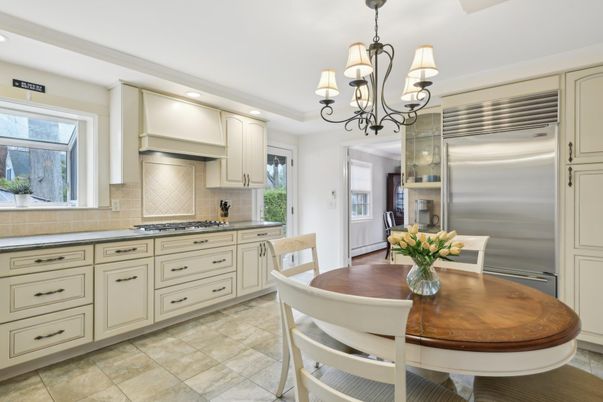 Chandelier, Dining room, Interior, Kitchen, Recessed Lighting, Stainless Steel Appliances