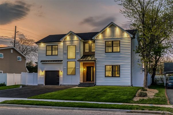 Attached, Exterior, Facade, Farmhouse