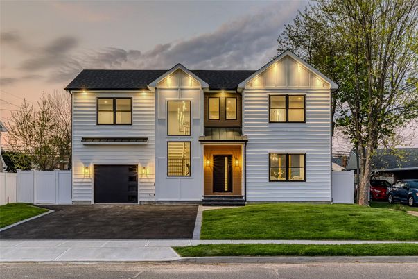 Attached, Exterior, Facade, Farmhouse