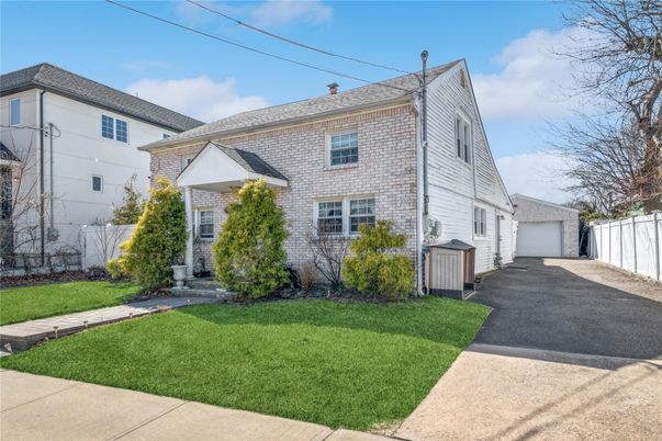 Detached Garage, Exterior