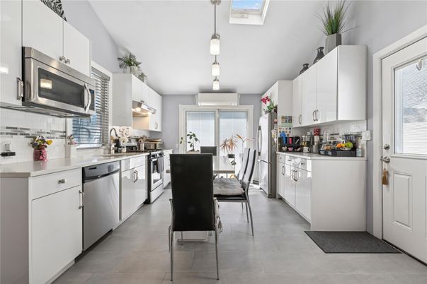 Dining room, Interior, Kitchen, Pendant Lights, Stainless Steel Appliances