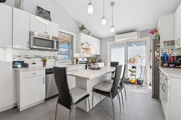 Dining room, Interior, Kitchen, Pendant Lights, Stainless Steel Appliances